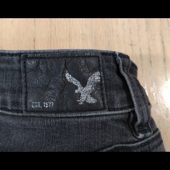 American Eagle distressed denim jean shorts - Picture 4 of 9